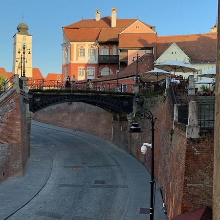 Apartament Lies By The Bridge - La Podul Minciunilor Hermannstadt Exterior foto