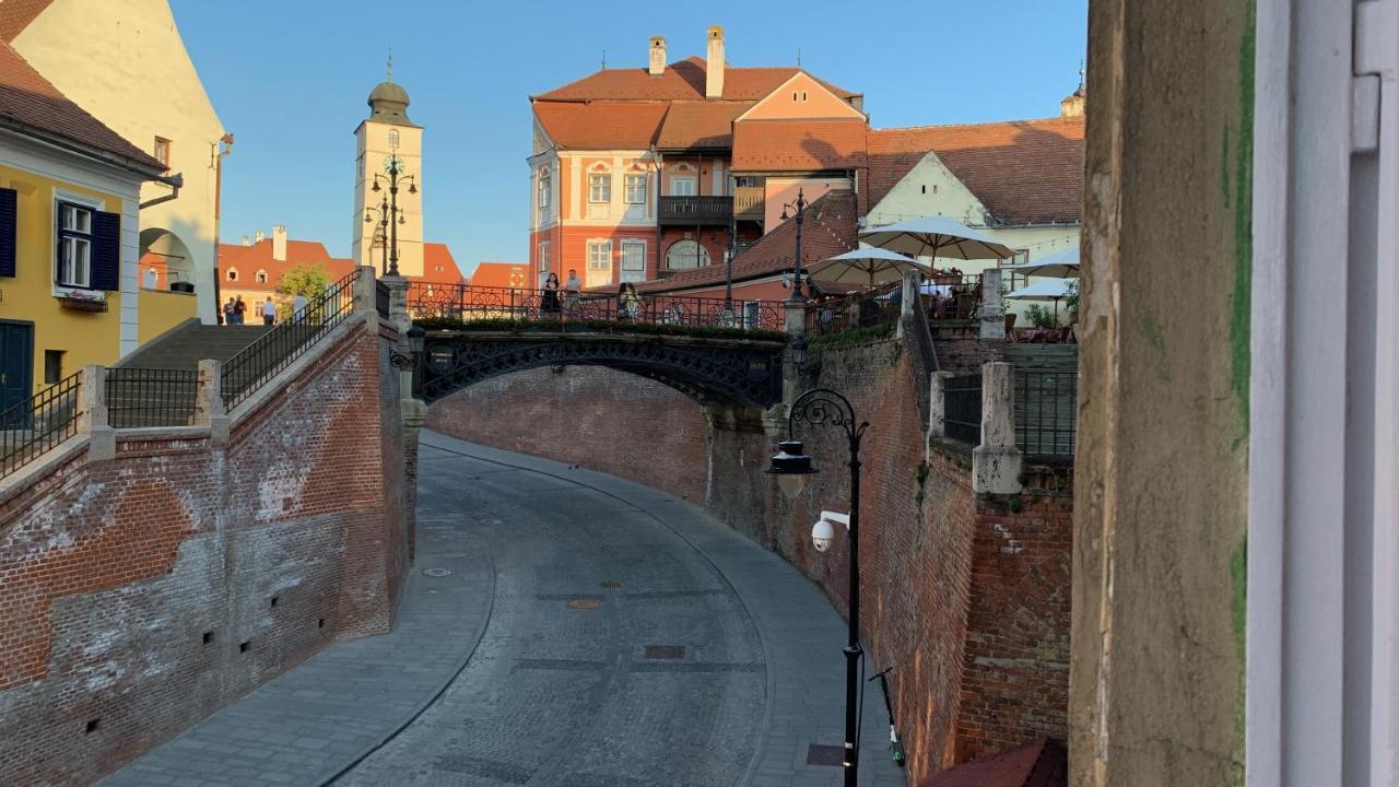 Apartament Lies By The Bridge - La Podul Minciunilor Hermannstadt Exterior foto