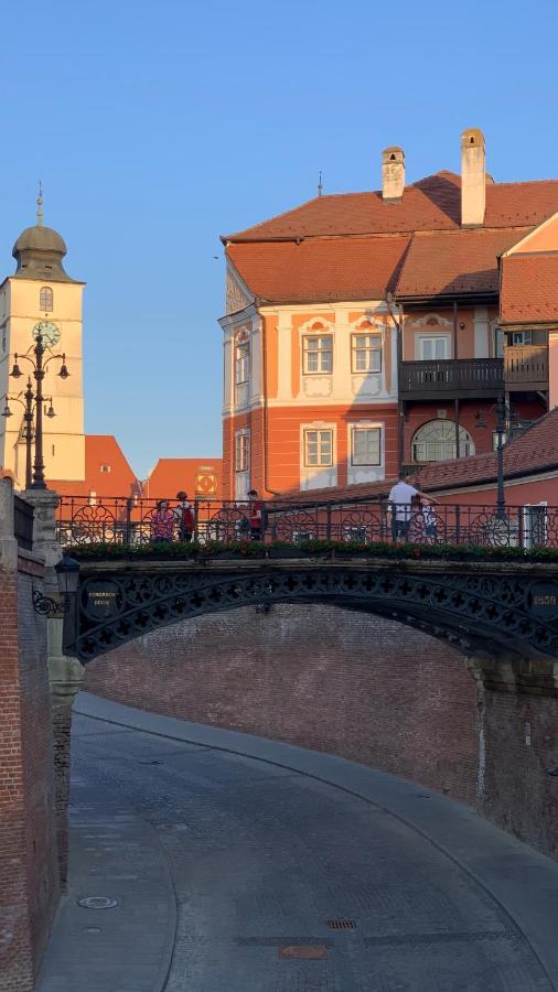 Apartament Lies By The Bridge - La Podul Minciunilor Hermannstadt Exterior foto